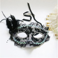 Siyah Renk Yandan Tüylü İnci İşlemeli Taşlı Dantelli Parti Maskesi 17x12 cm